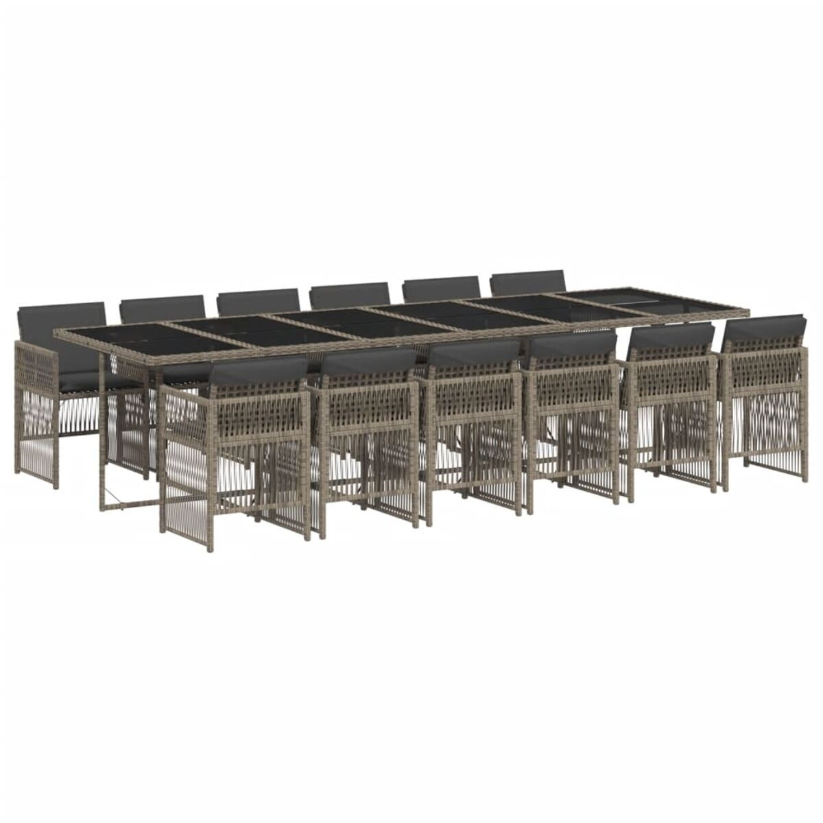 Set da pranzo da esterno in rattan. Include un tavolo e dodici sgabelli con cuscini grigi.