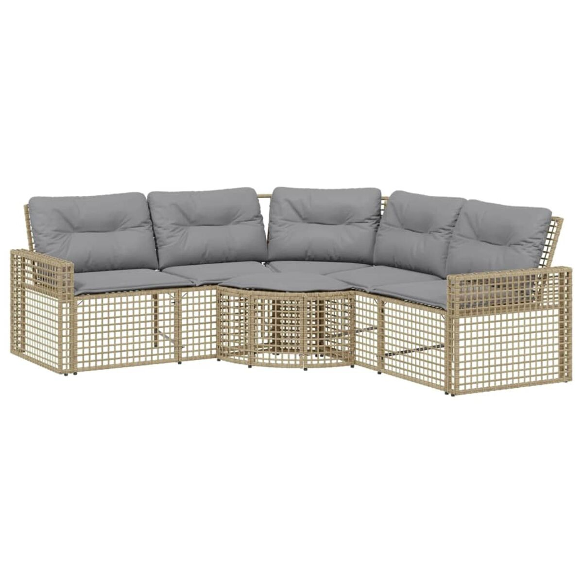 Divano angolare in rattan beige con cuscini grigi su sfondo bianco.