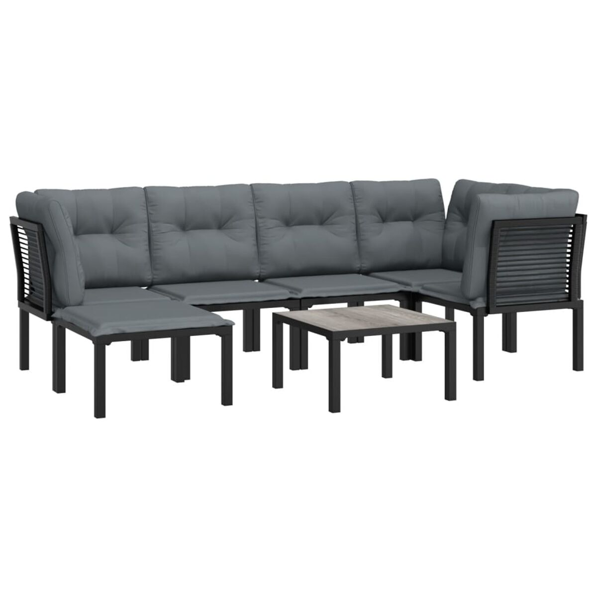 Gartensofa mit grauen Kissen und schwarzem Rahmen, sowie ein kleiner Tisch.