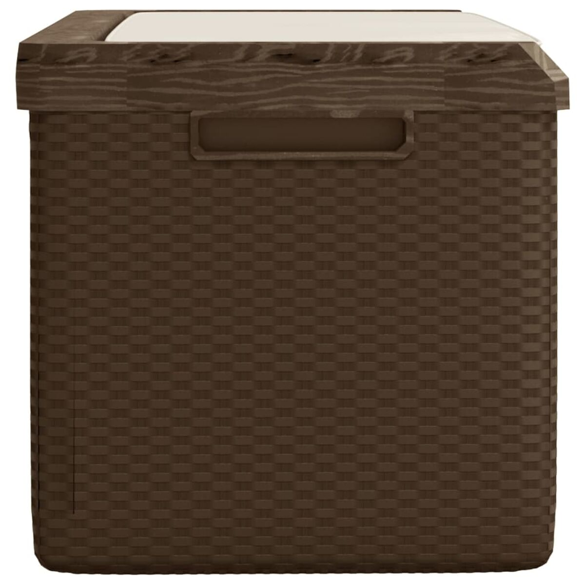 Eine braune Aufbewahrungsbox aus Korbgeflecht mit weißem Kissen oben drauf.