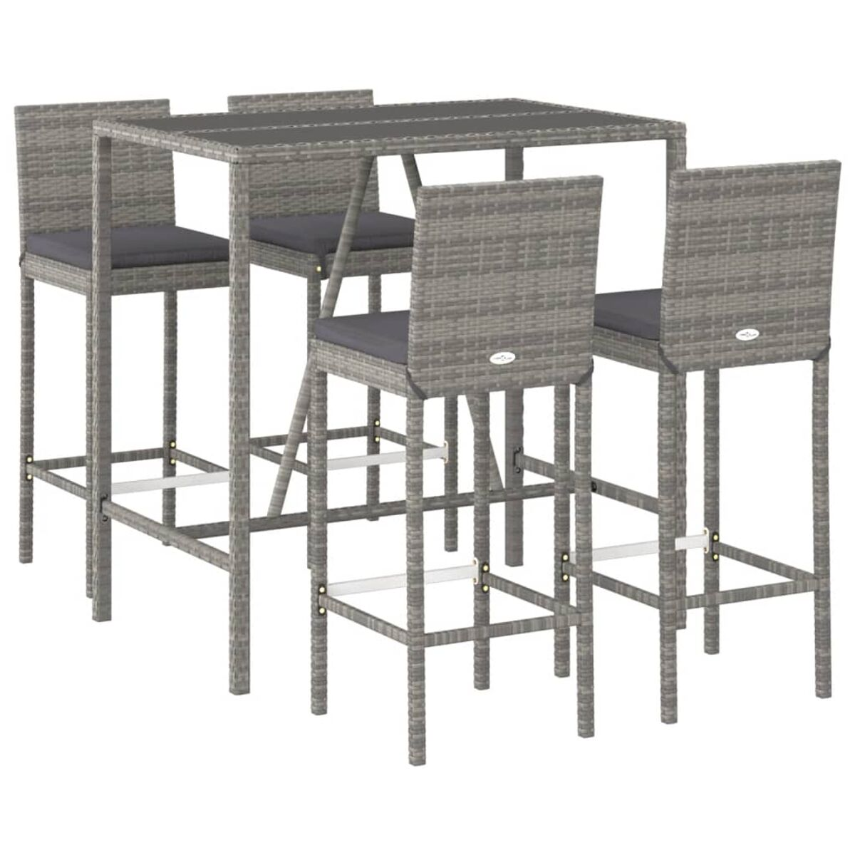 Outdoor-Bar-Set mit grauen Korbstühlen und Tisch. Graue Kissen, weißer Hintergrund.