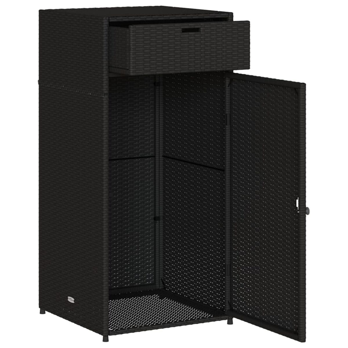 Schwarzer Outdoor-Stauschrank aus Korbgeflecht. Der Schrank hat eine Schublade und eine offene Tür.