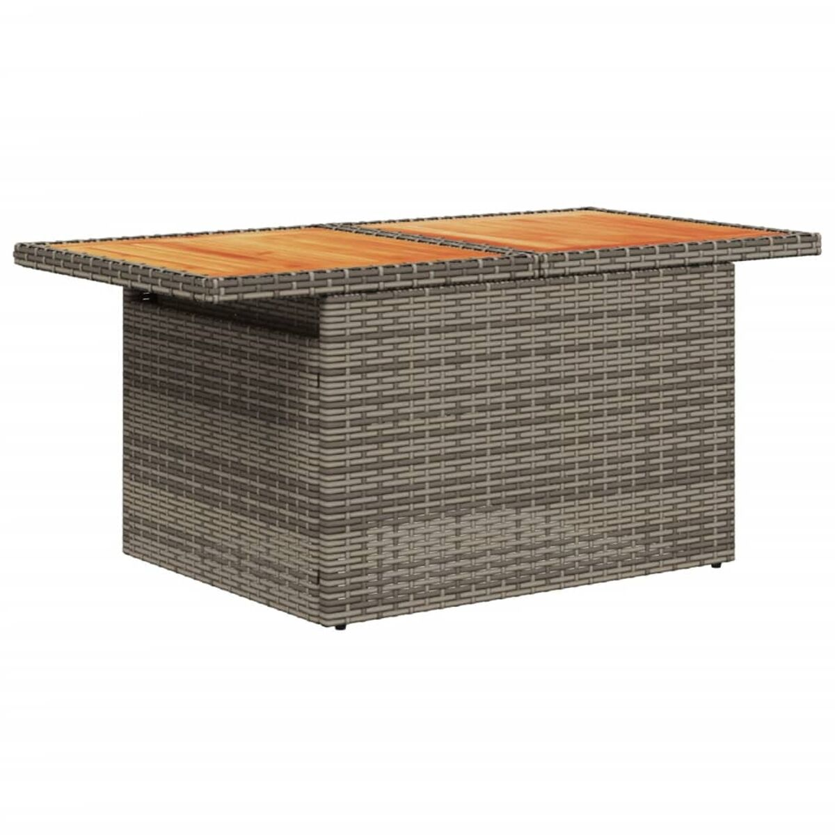 Un tavolo in rattan grigio con piano in legno, due parti, sfondo chiaro.