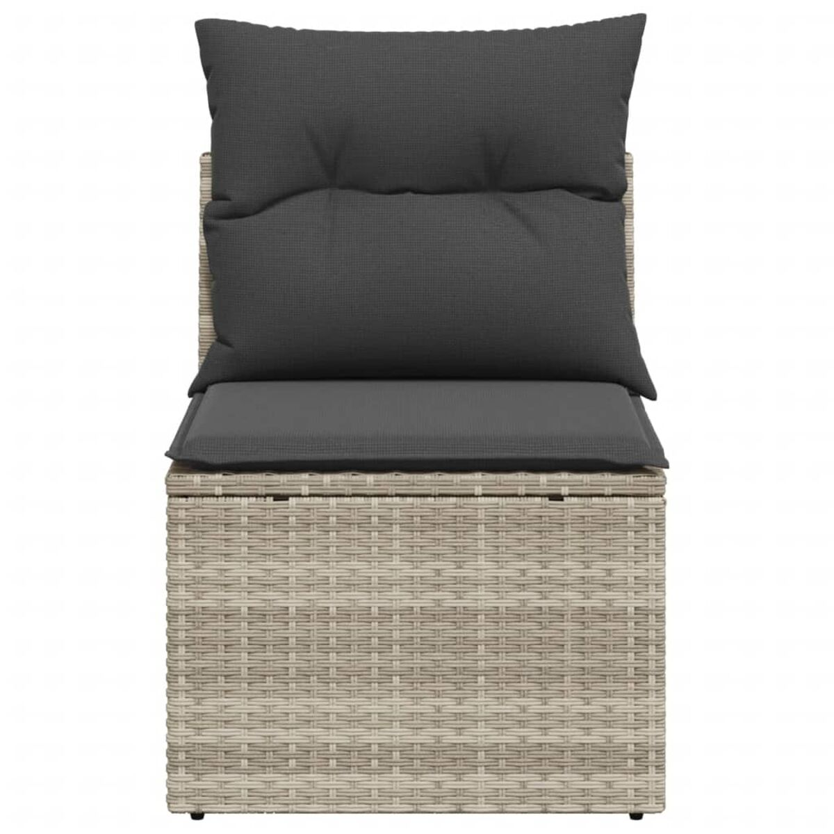 Sedia in vimini beige con cuscino nero e cuscino grigio.