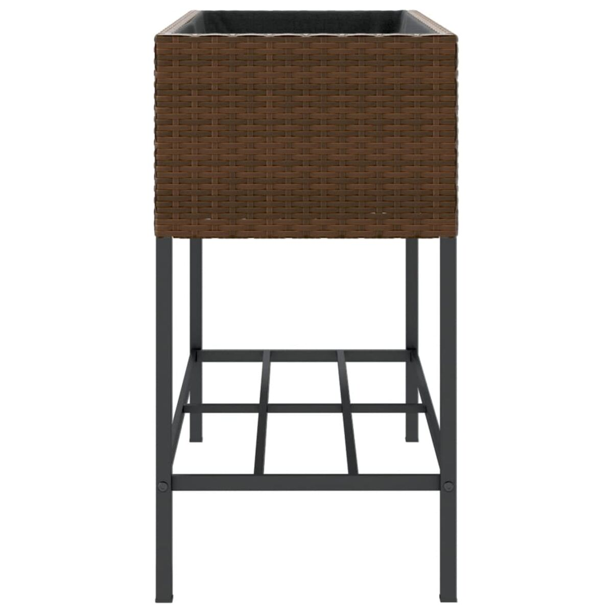 Brauner Rattan-Pflanzkübel auf einem schwarzen Metallständer. Weißer Hintergrund.