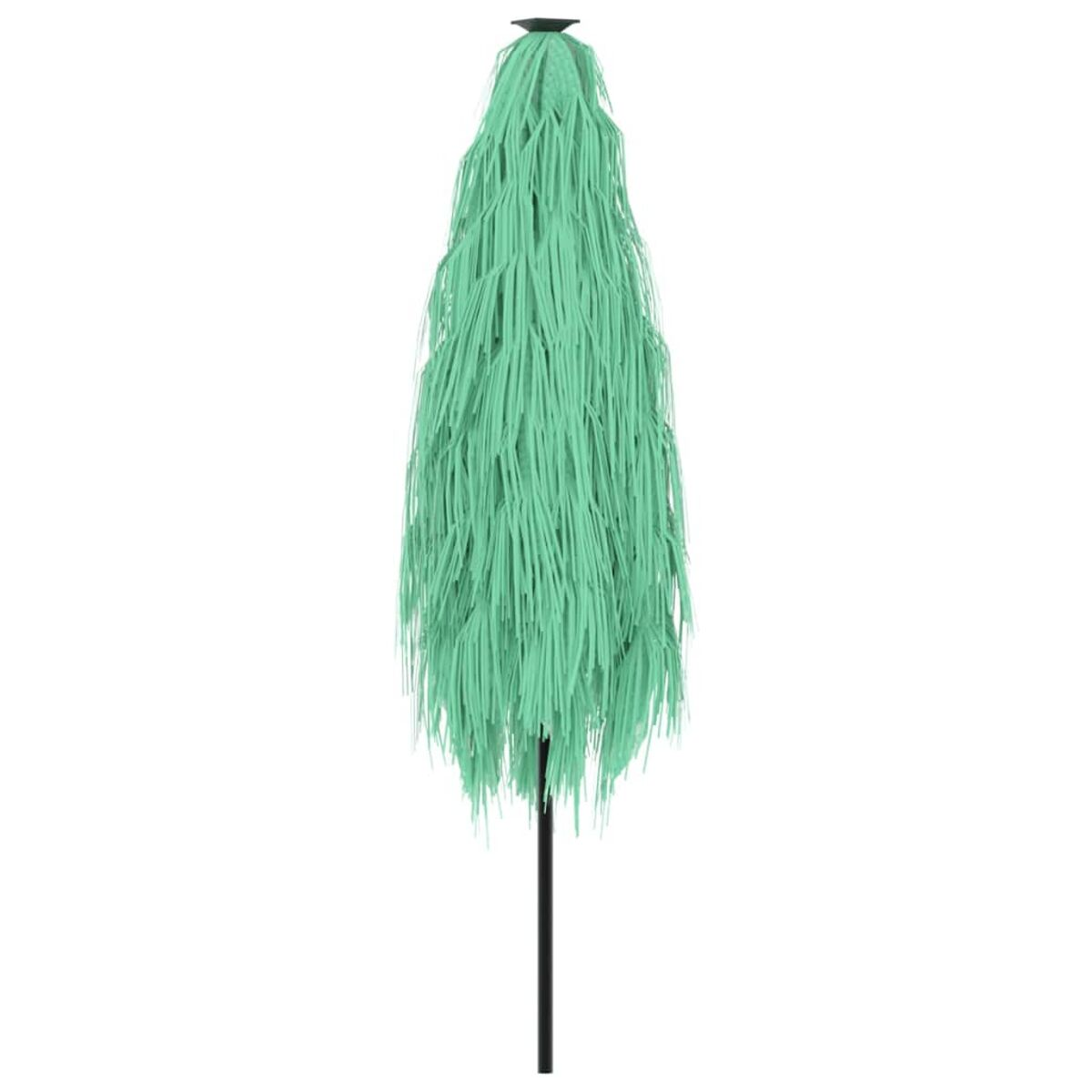 Un ombrello verde con frange, chiuso, con un palo nero, isolato su sfondo bianco.