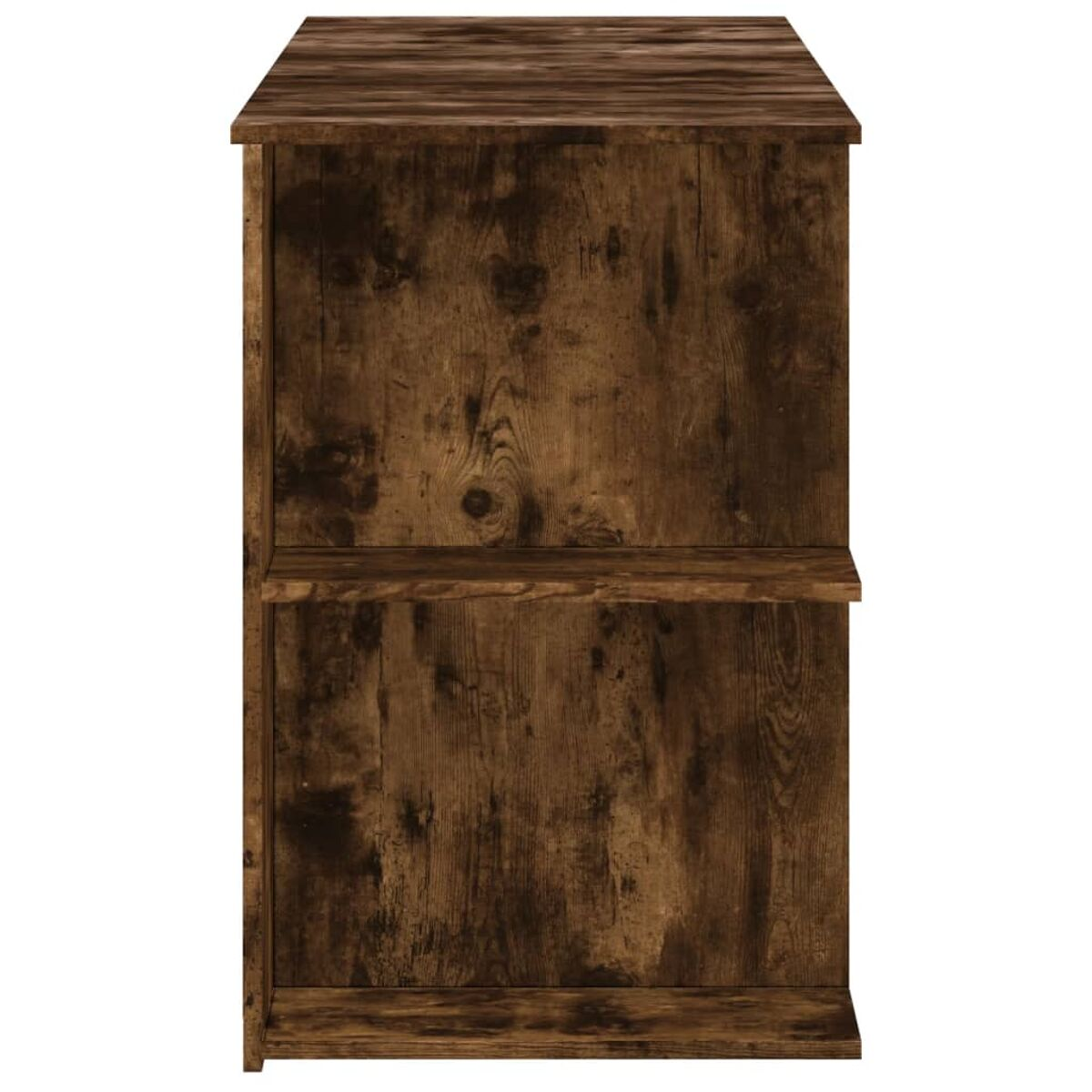 Brauner Holzschrank mit sichtbarer Holzmaserung. Weißer Hintergrund.