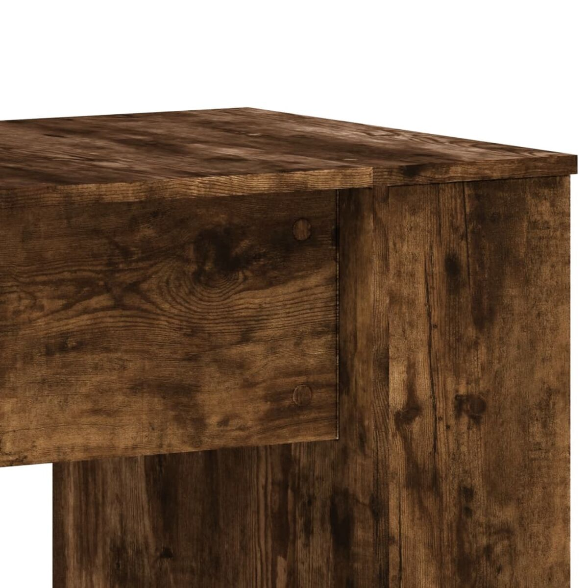 Nahaufnahme einer Holztischecke. Das Holz ist dunkelbraun mit sichtbarer Maserung.