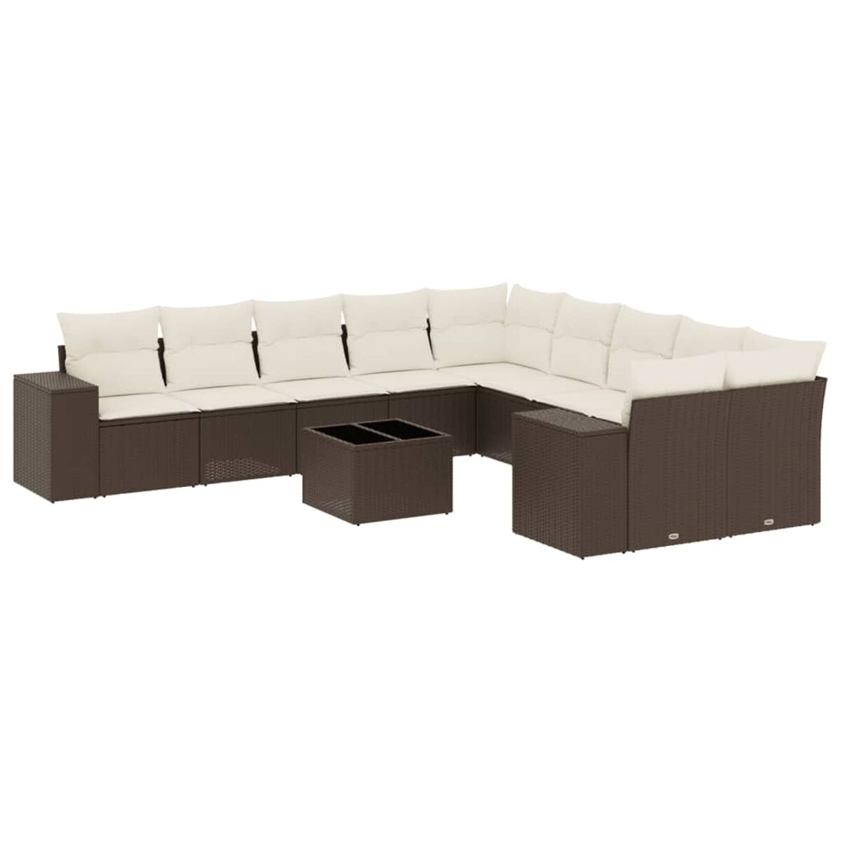 Divano componibile in vimini marrone con cuscini color crema e tavolino quadrato.