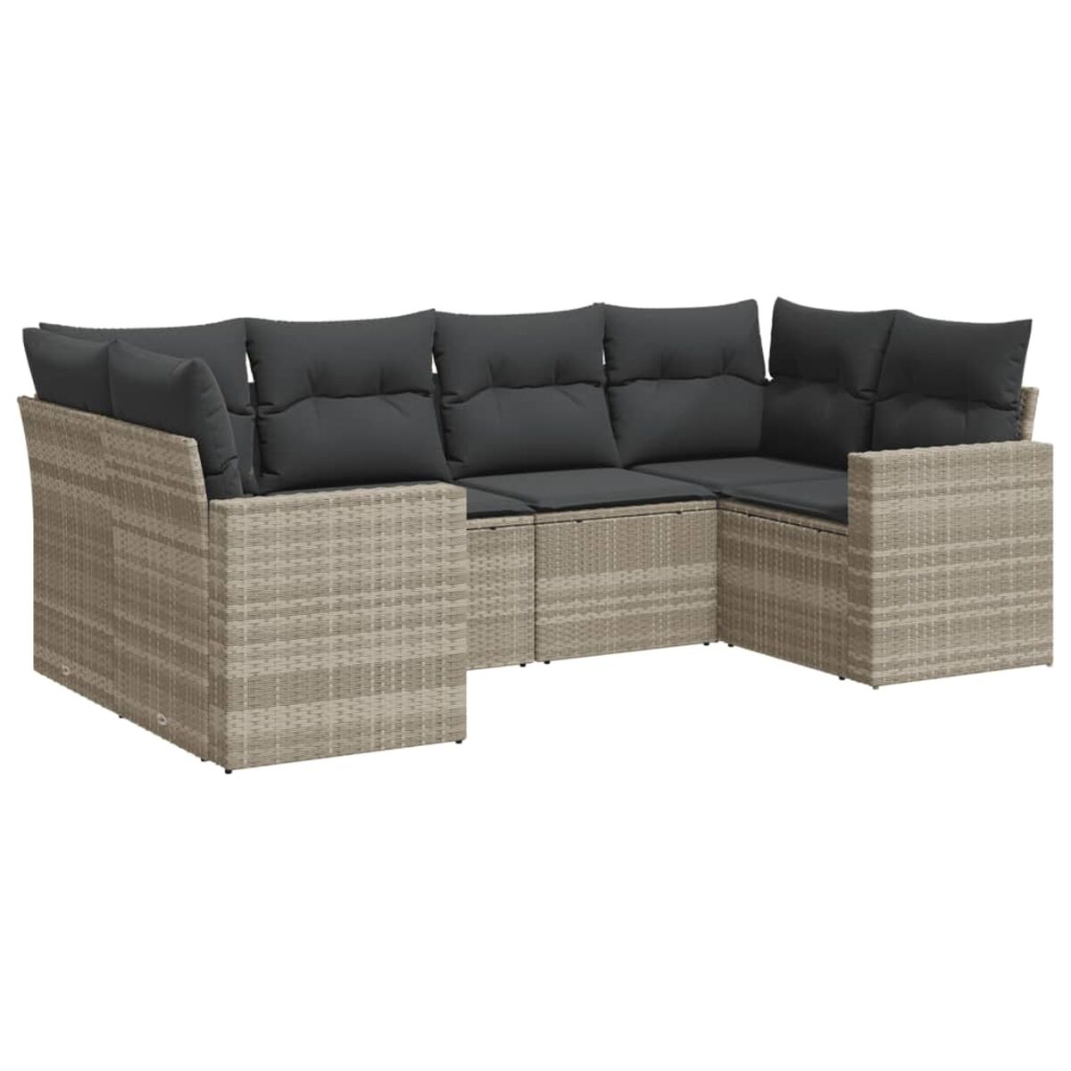 Ein beiges, gewebtes Ecksofa mit grauen Kissen.