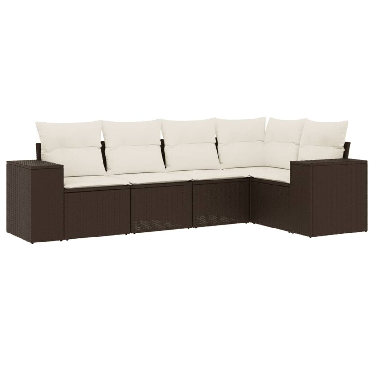 Divano angolare in rattan marrone scuro con cuscini color crema. Isolato su bianco.