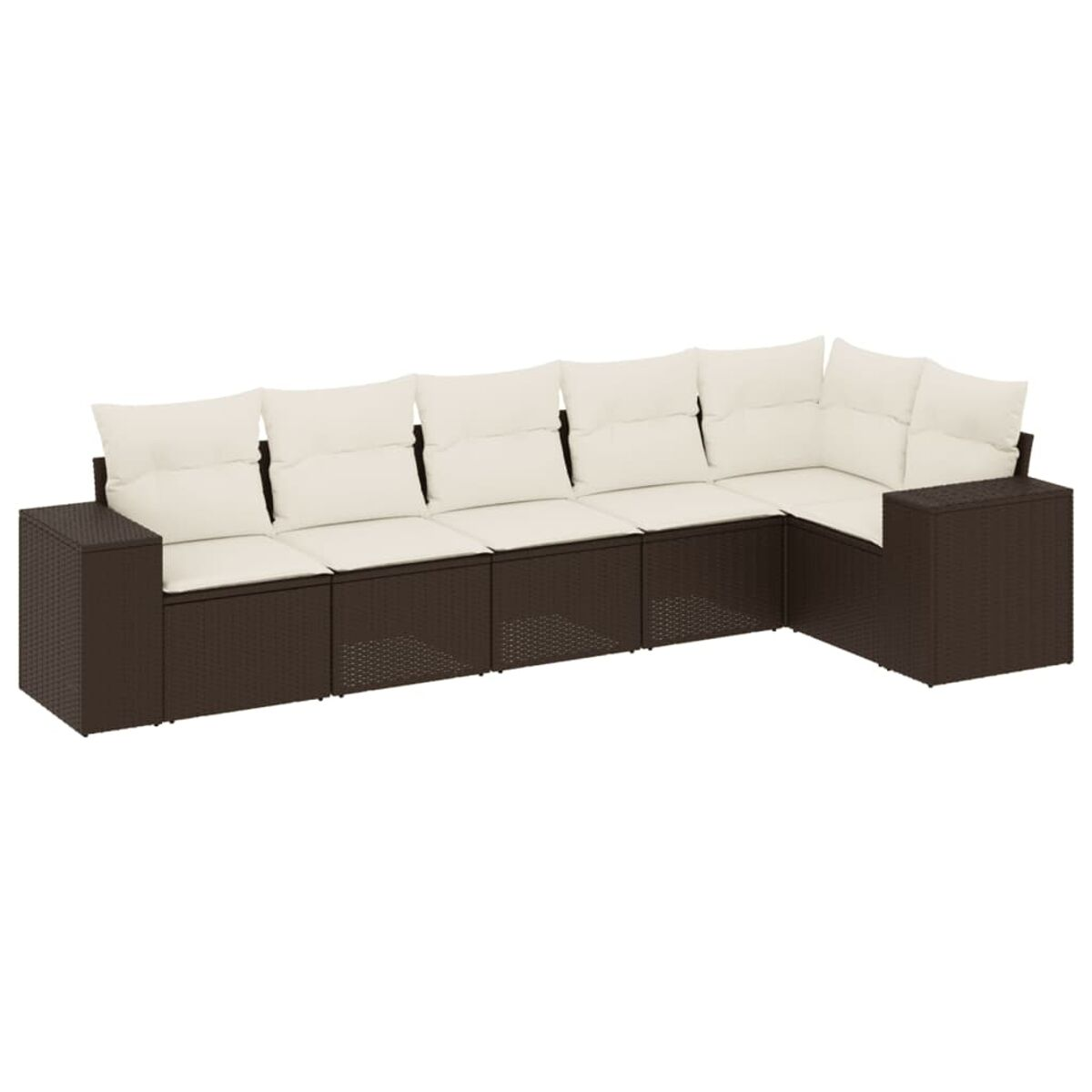 Divano angolare in rattan marrone con cuscini color crema.