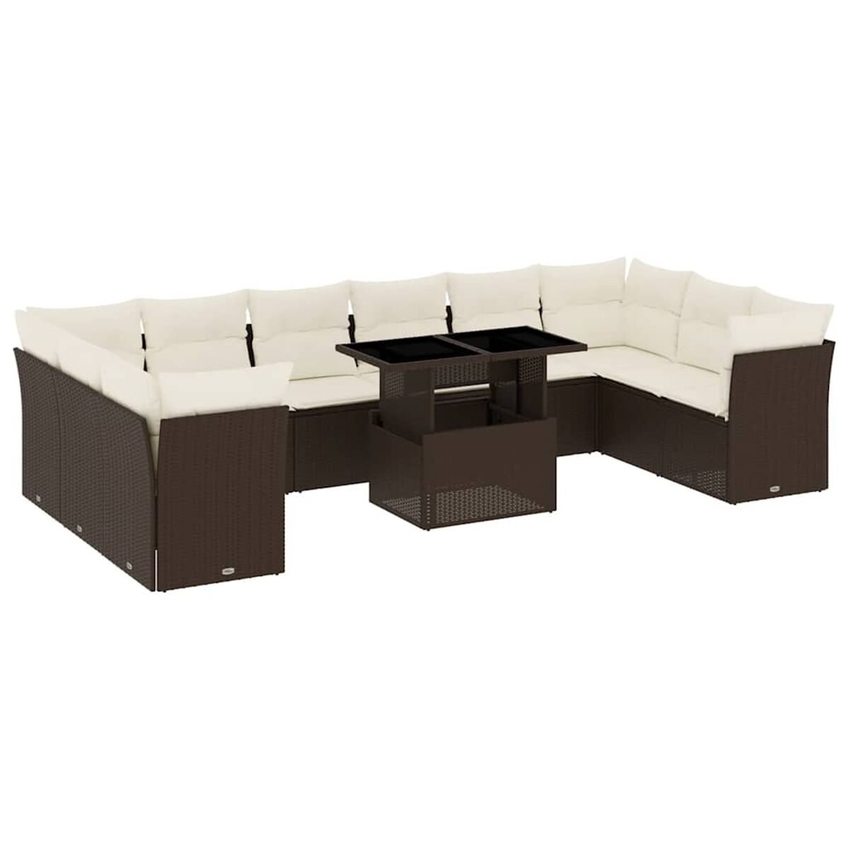 Braunes Rattan-Ecksofa mit weißen Kissen und einem zentralen Couchtisch. Weißer Hintergrund.