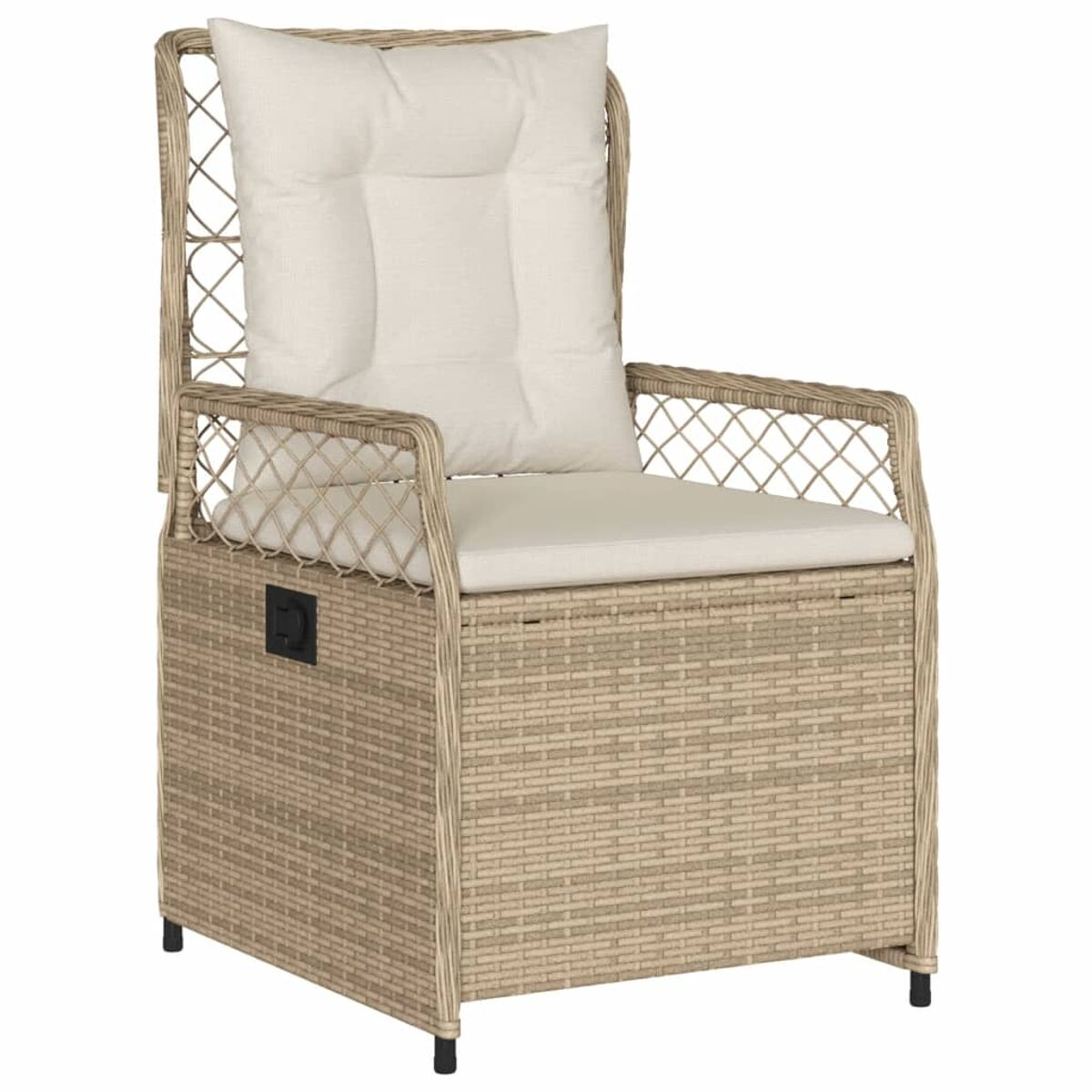 Sedia in vimini con cuscino e schienale grigi. Presenta un design intrecciato, ambiente esterno.