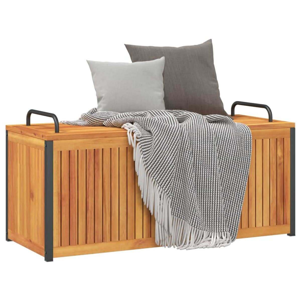 Aufbewahrungstruhe aus Holz mit Decke und zwei Kissen oben. Schwarze Griffe.