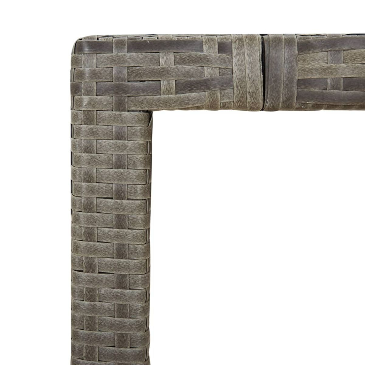 Nahaufnahme einer Ecke eines Weidegeflechts, die Textur und Muster zeigt.
