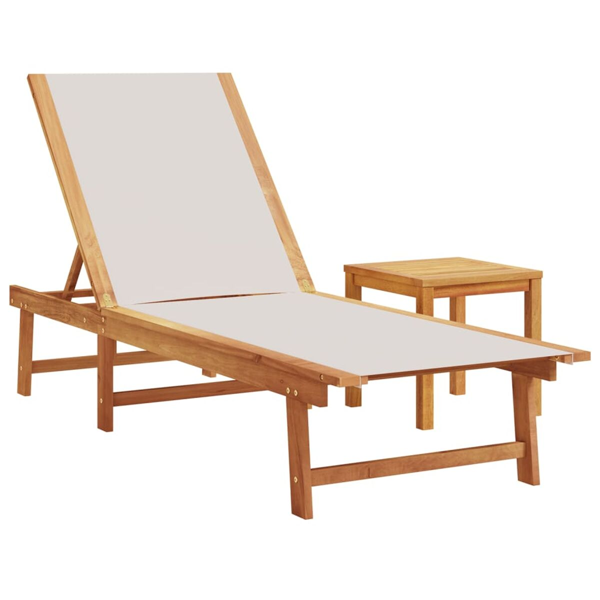Sdraio in legno e un tavolino. Tessuto bianco sulla chaise longue. Sfondo bianco.