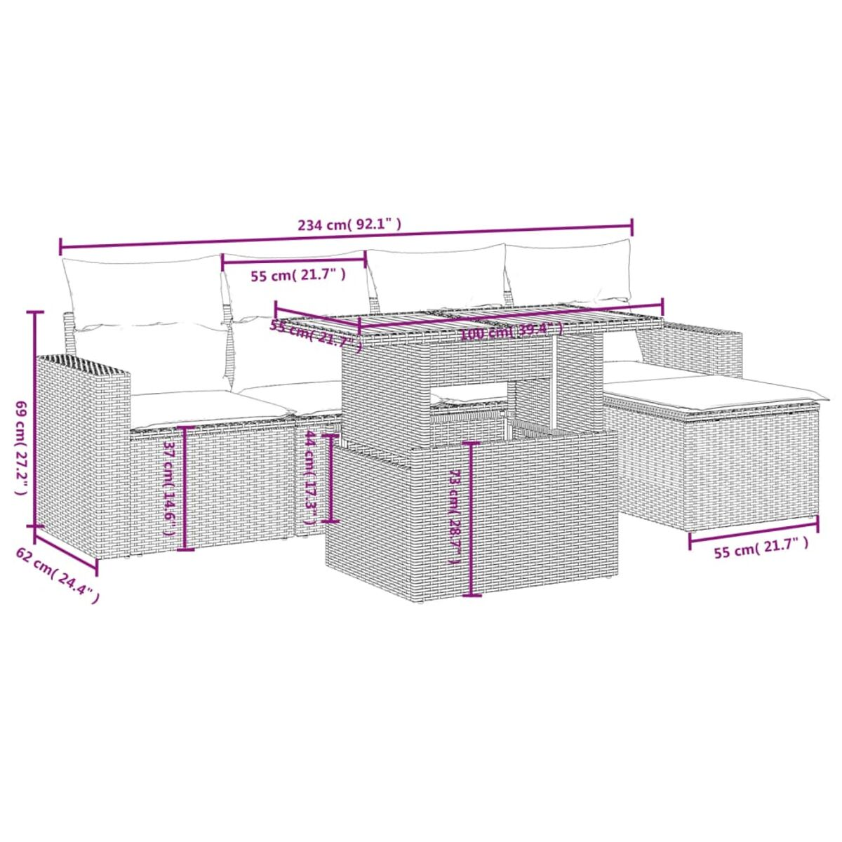 Outdoor-Ecksofa mit angegebenen Maßen. Es hat helle Kissen und braunes Geflecht.