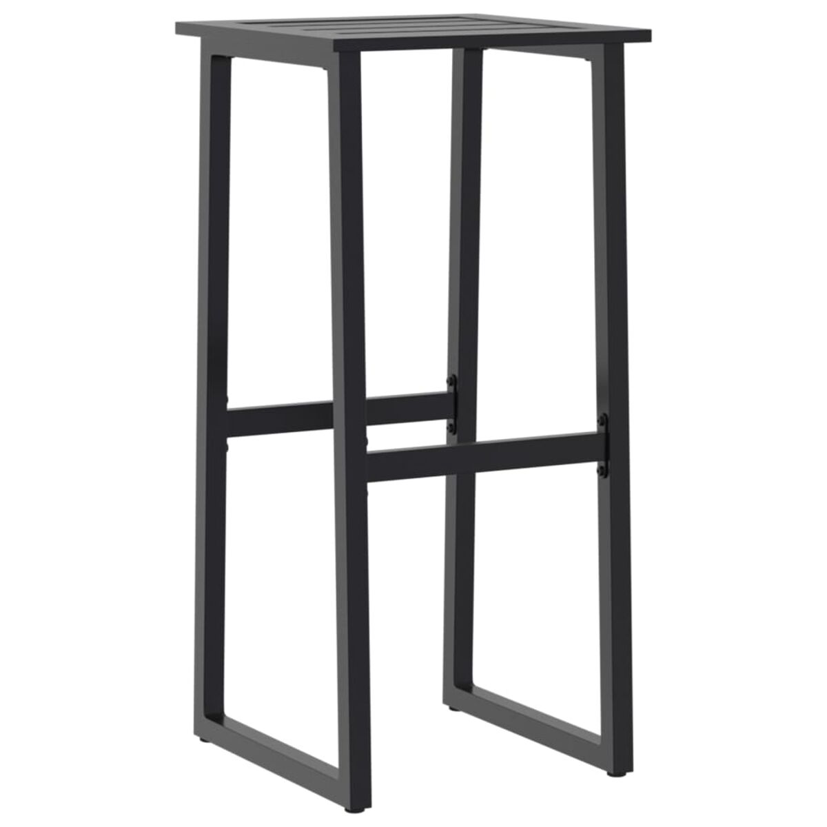 Un tavolo da bar da esterno in metallo nero. È alto e quadrato con un design semplice.