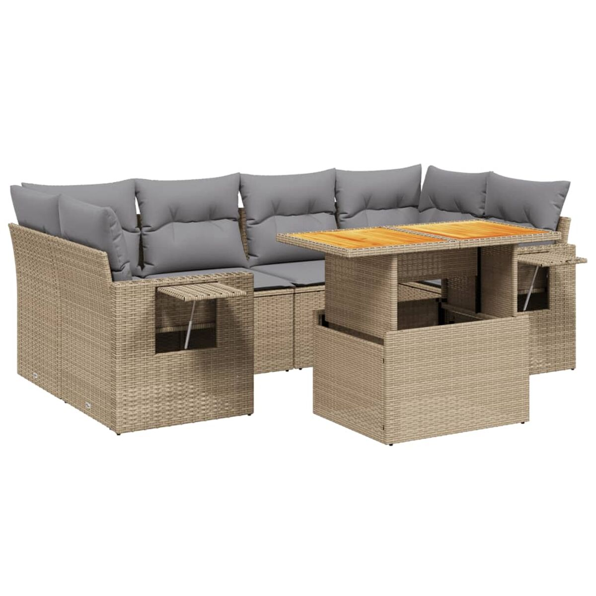 Divano in rattan beige con cuscini grigi, un tavolo con piano in legno sollevabile. Due tavolini.