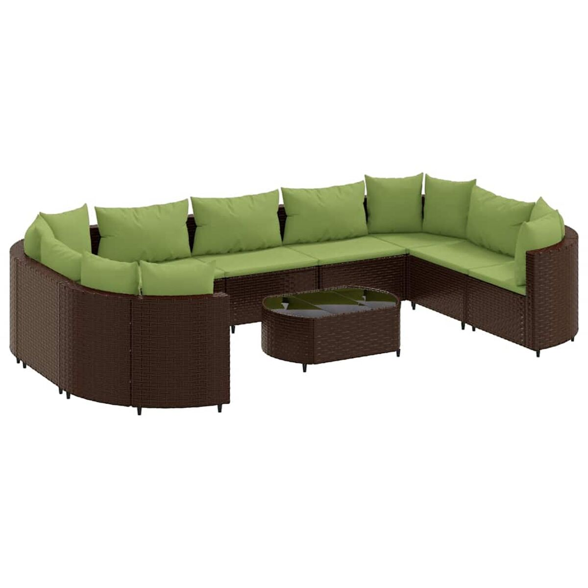 Braunes Ecksofa aus Korbgeflecht mit grünen Kissen und einem runden Couchtisch. Weißer Hintergrund.