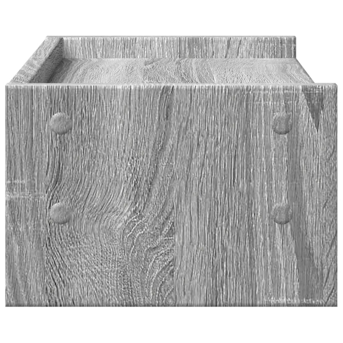Nahaufnahme eines Holzschranks mit vier runden Details auf der Vorderseite.