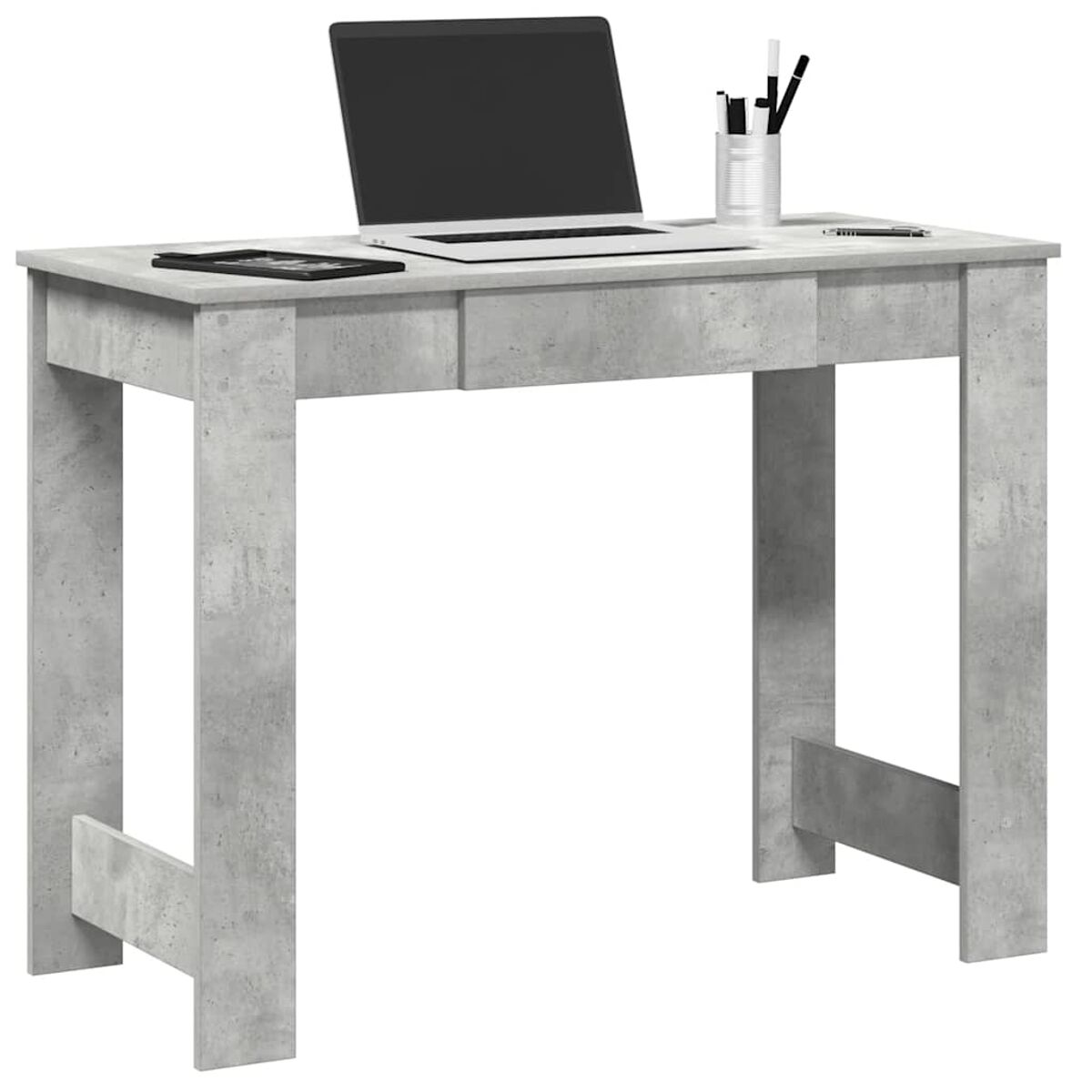Ein grauer Schreibtisch mit Laptop, Stiften und Tablet, weißer Hintergrund.