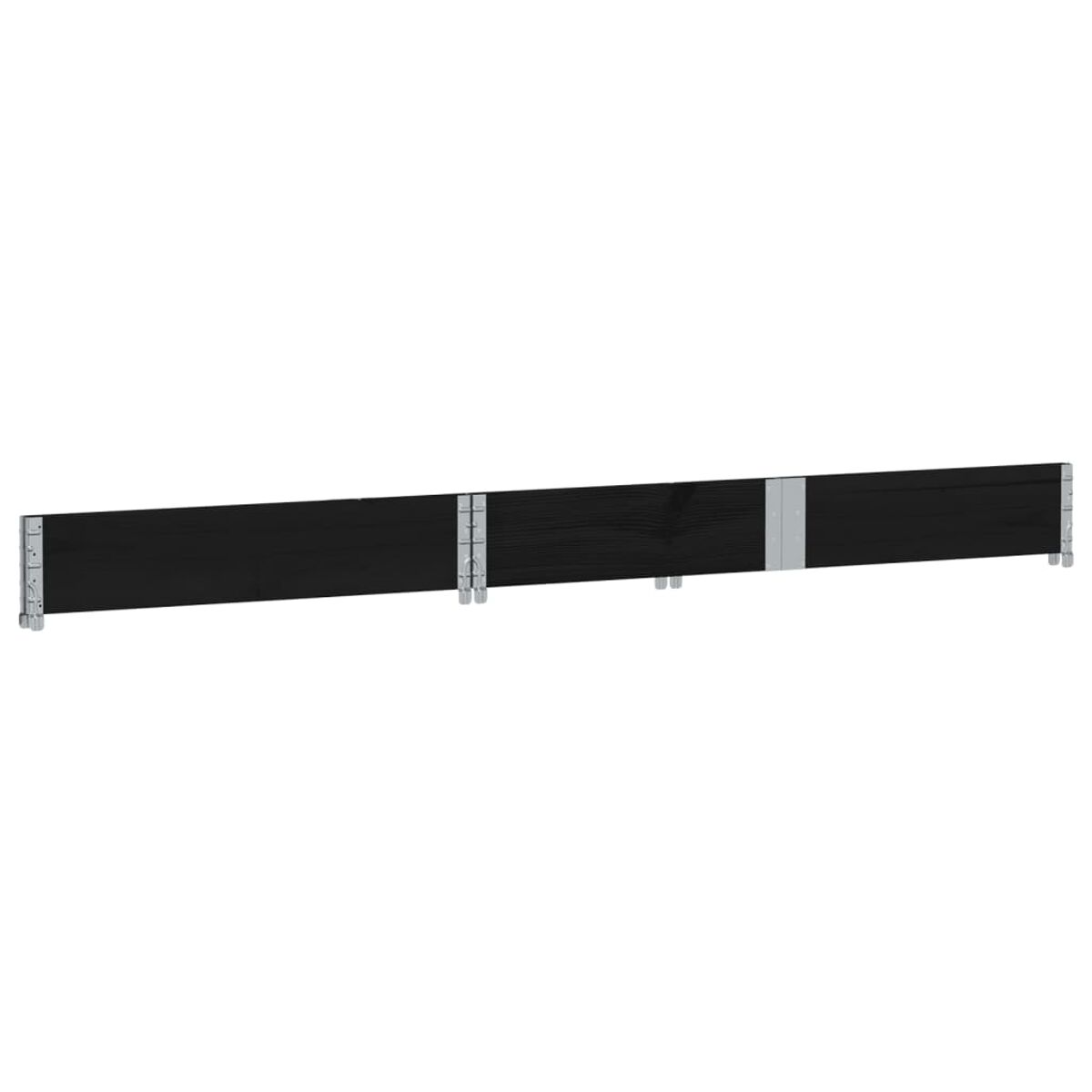 Pannelli di recinzione in legno nero con supporti in metallo. Lo sfondo è bianco.