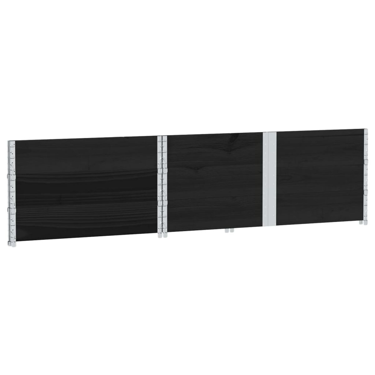 Set di pannelli in legno nero con barre argentate. Tre pannelli con venature del legno. Sfondo bianco.