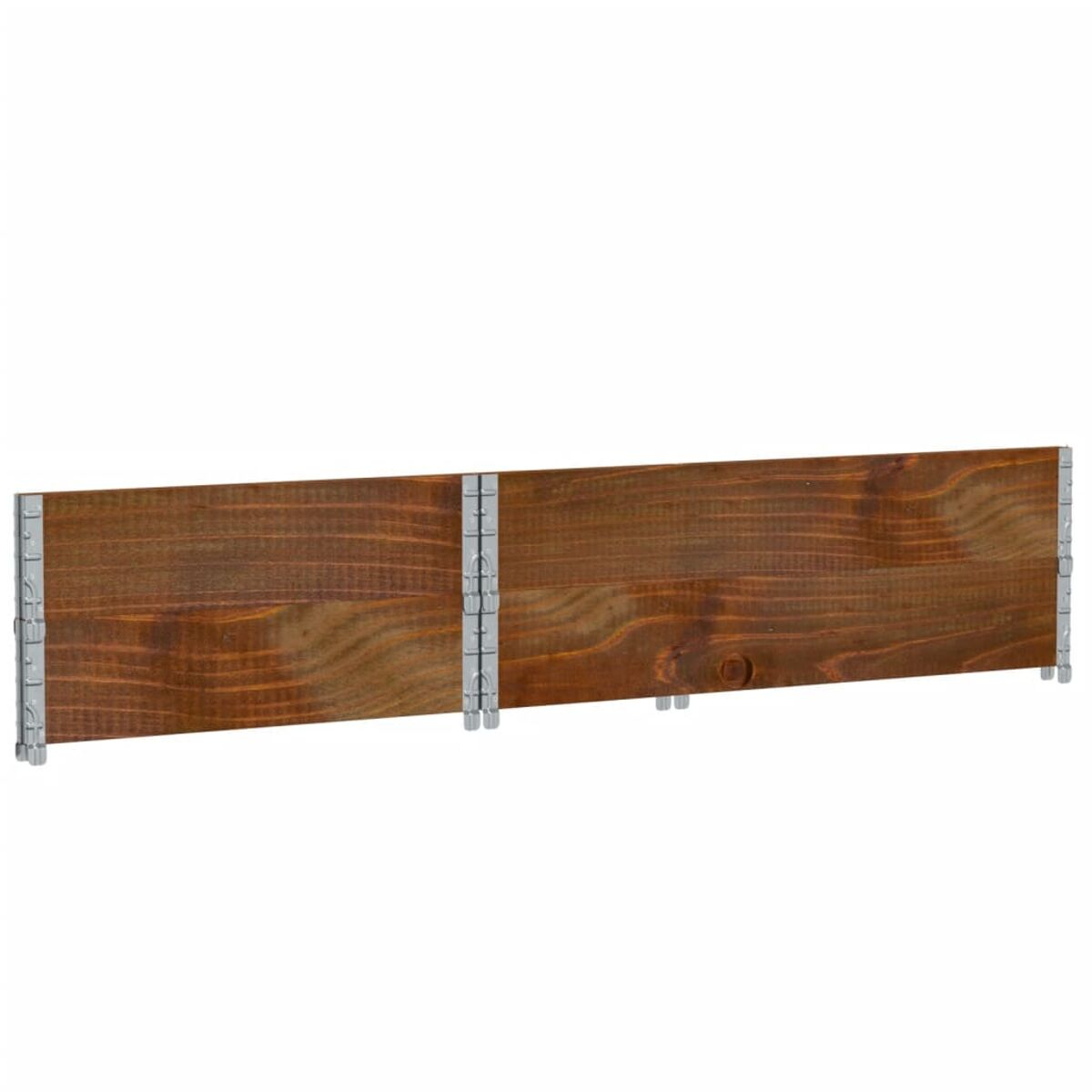 Tavole di legno per recinzione con connettori metallici, disposte orizzontalmente, isolate su bianco.