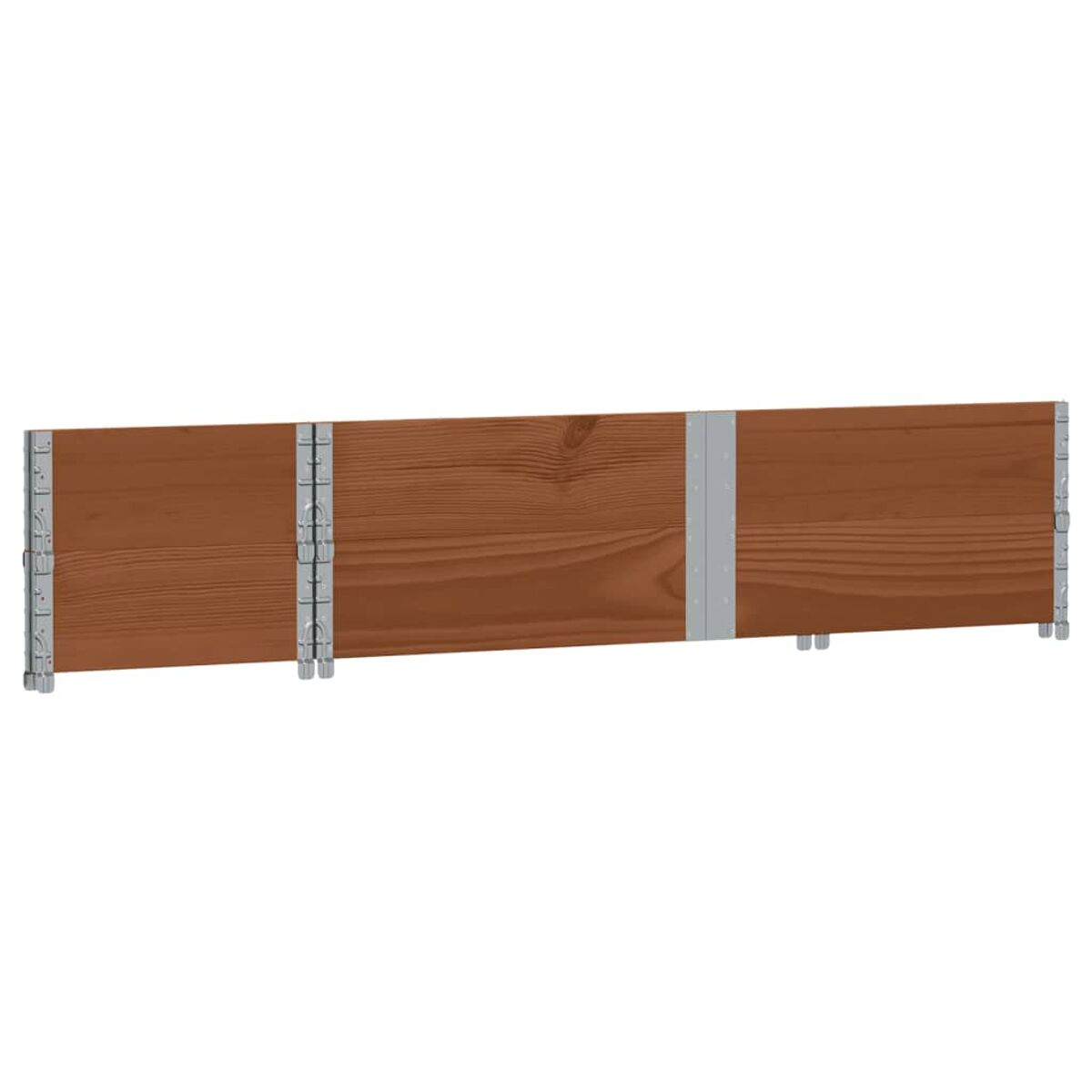 Pannelli di recinzione in legno marrone con supporti in metallo. Lo sfondo è bianco.