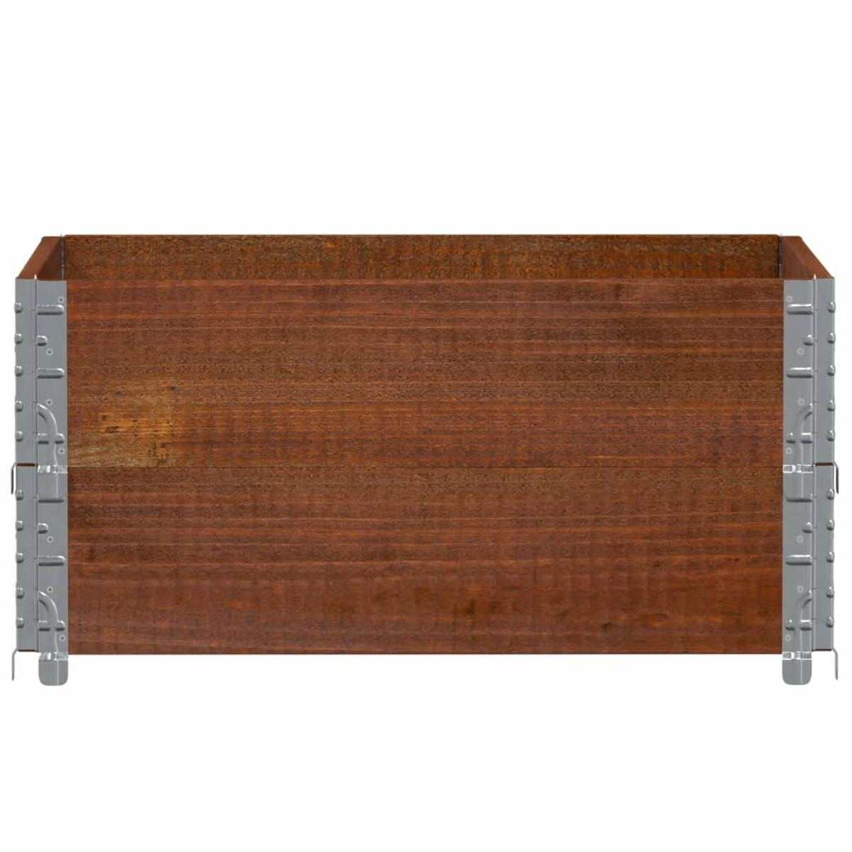 Eine Holzkiste mit Metallwinkeln an den Ecken. Das Holz ist braun.