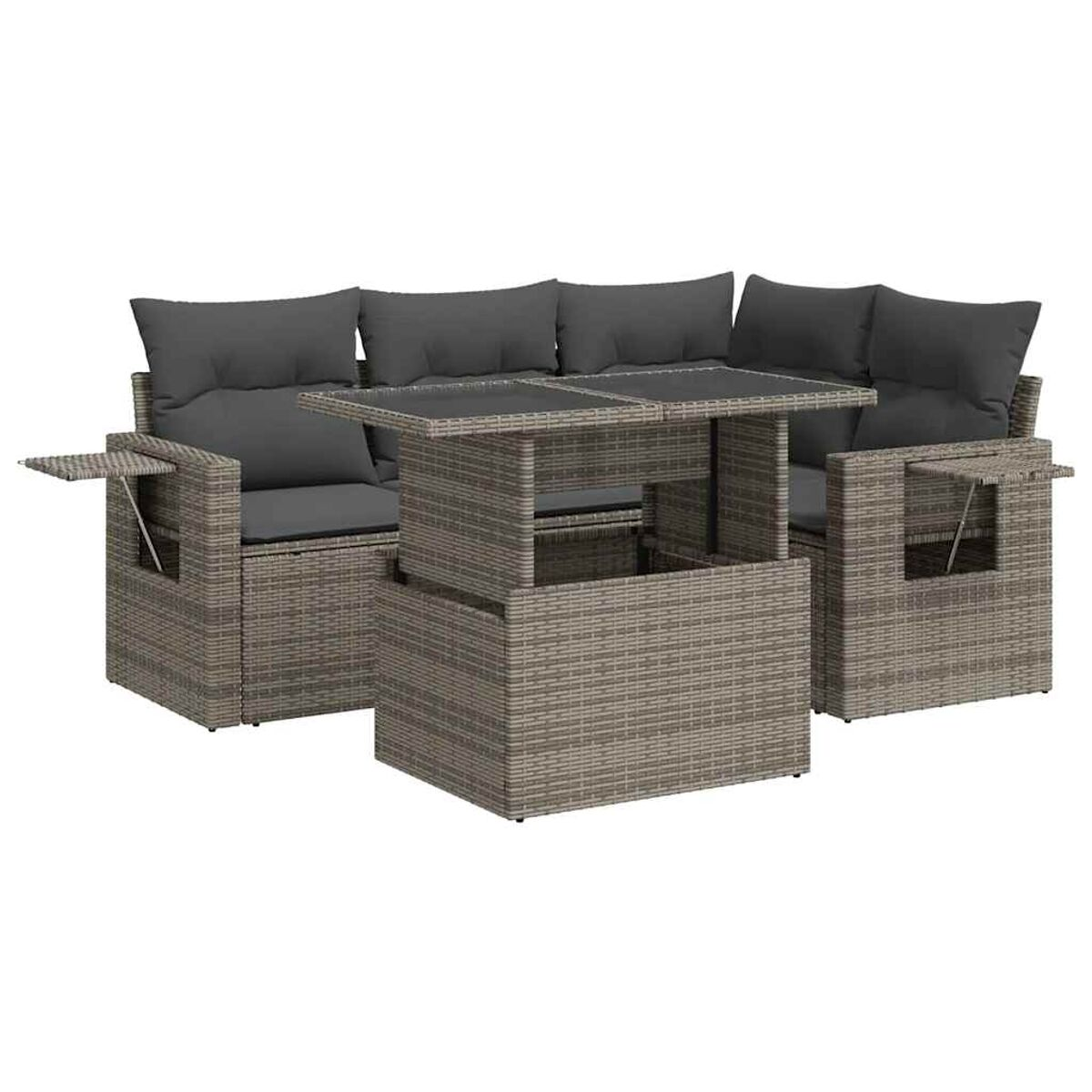 Divano angolare in rattan grigio con cuscini grigi e tavolo in vetro.