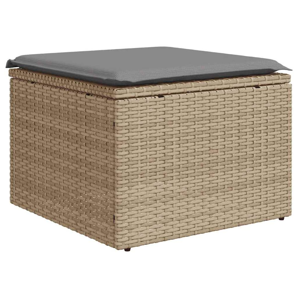Un pouf quadrato in rattan con un cuscino grigio. Il pouf è su una superficie bianca.