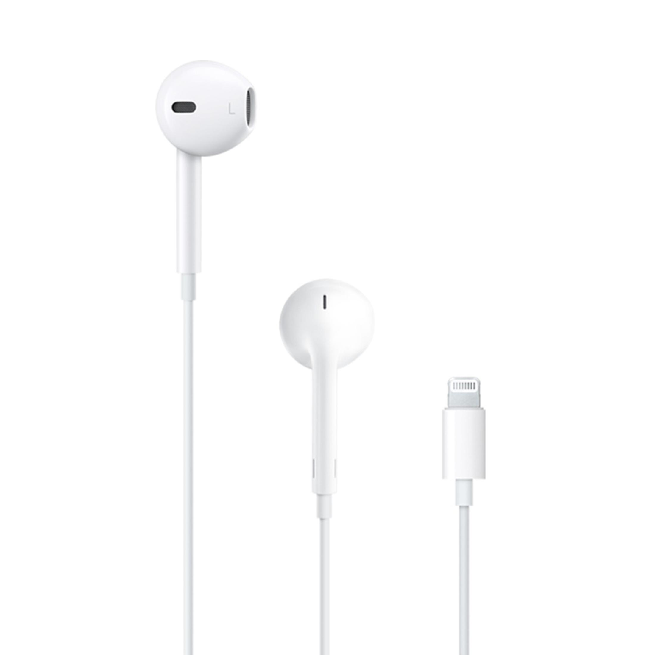 Auricolari Apple EarPods bianchi con connettore Lightning. Un auricolare è a fuoco.
