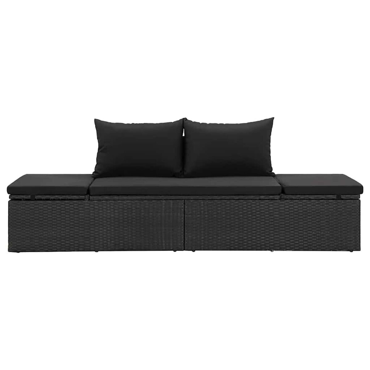 Schwarzes Outdoor-Sofa aus Korbgeflecht mit zwei schwarzen Kissen.