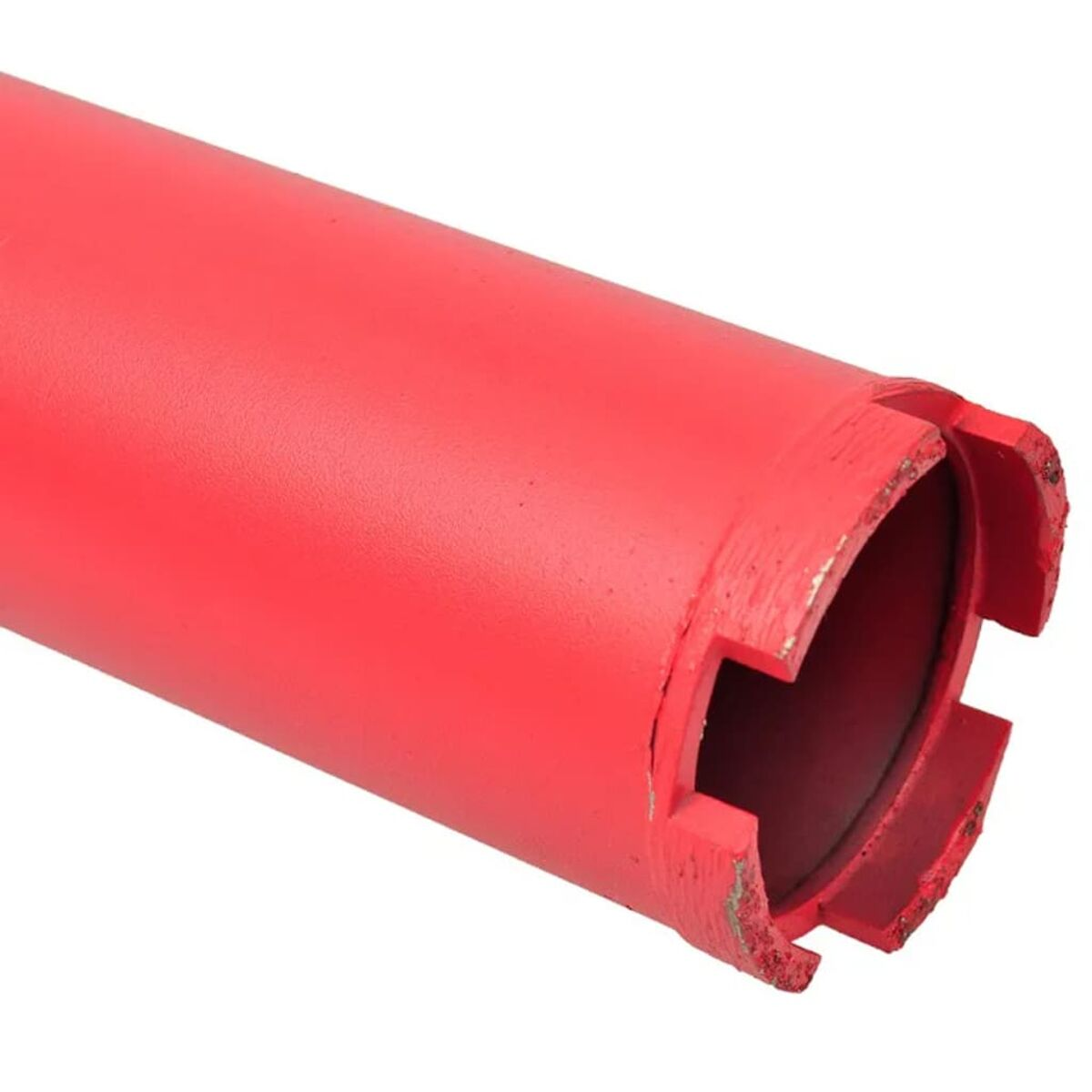 Roter zylindrischer Kernbohrer mit gezackten Kanten. Das Werkzeug ist rot und hat eine hohle Mitte.