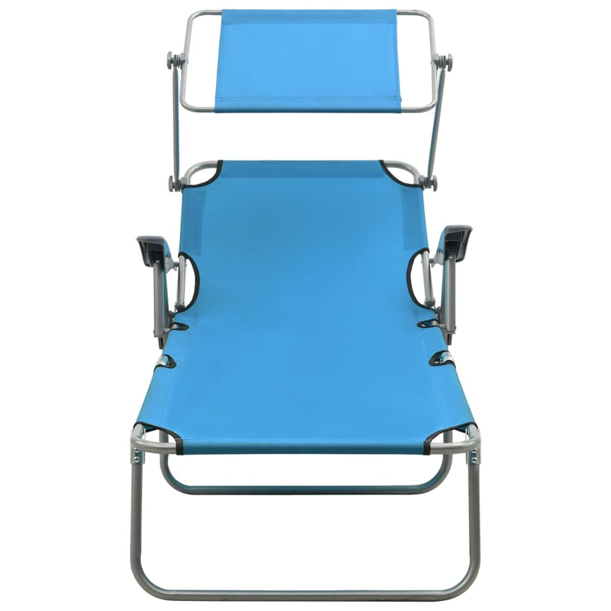 Blauer und silberner Strandstuhl mit Sonnenschutz. Der Hintergrund ist weiß.