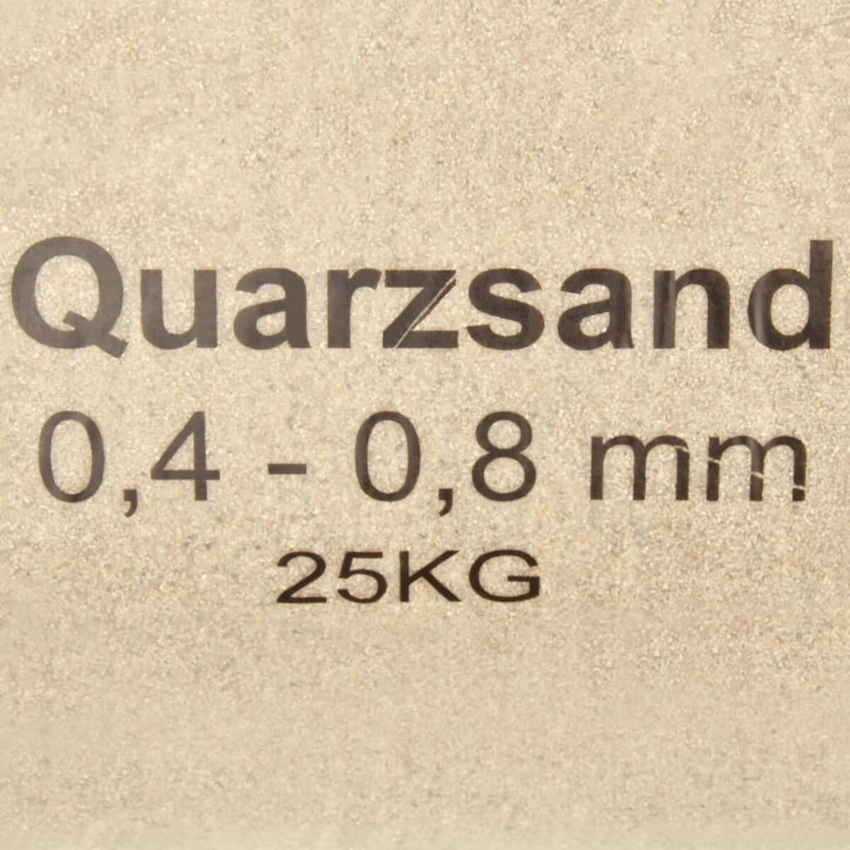 Nahaufnahme einer Tüte mit der Aufschrift 'Quarzsand 0,4 - 0,8 mm 25KG'.