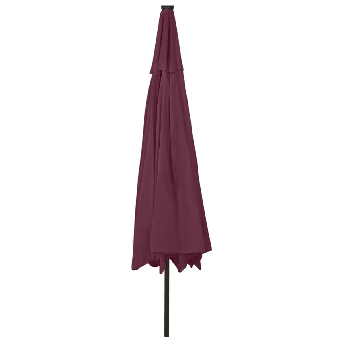 Geschlossener maroonfarbener Terrassenschirm. Der Schirm steht auf einem schwarzen Mast, auf weißem Hintergrund.