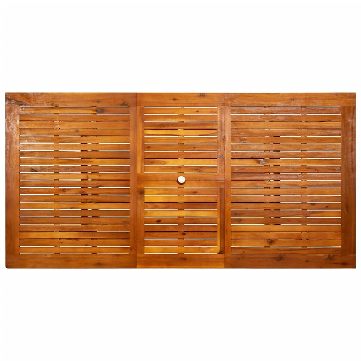 Ein Holztisch mit horizontalen Lamellen. Das Holz hat eine warme braune Farbe.