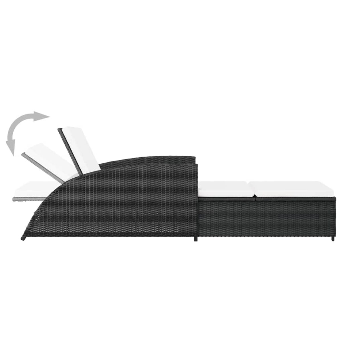 Schwarze Rattan-Outdoor-Liege mit verstellbarer Rückenlehne und weißen Kissen. Pfeil zeigt die Verstellung an.