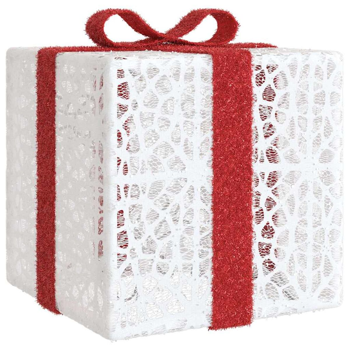 Weiße Geschenkbox mit rotem Band. Die Box hat ein spitzenartiges Muster. Weißer Hintergrund.