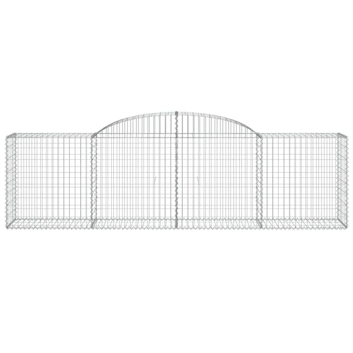 Ein rechteckiger Metallgabion. Es ist offen, mit abgerundeter Oberseite.