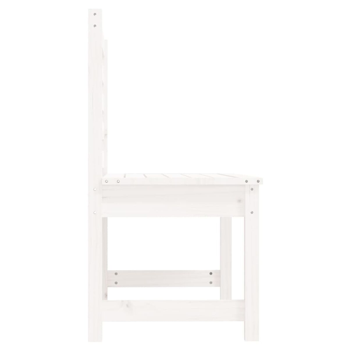 Weißer Holzstuhl Seitenansicht, schlichtes Design, vor weißem Hintergrund.