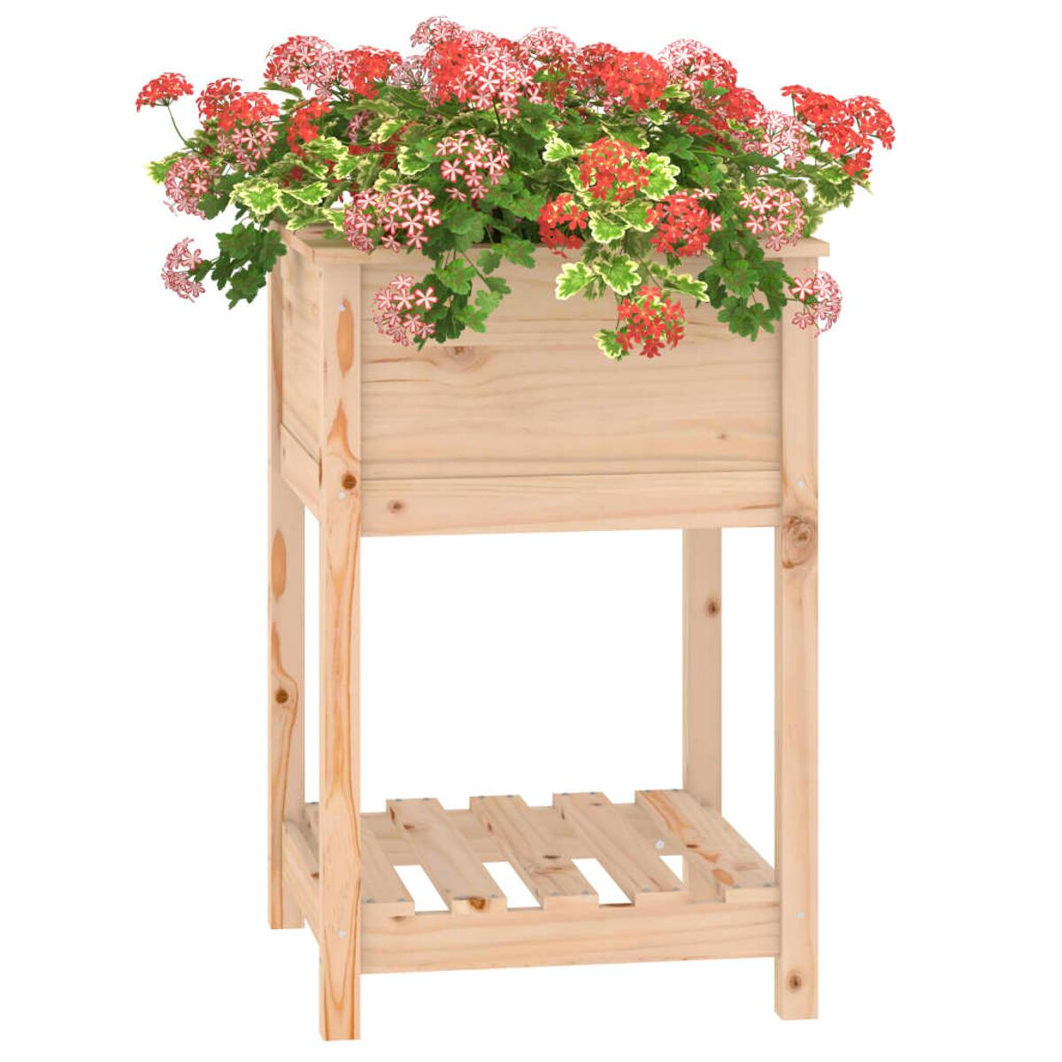 Pflanzkasten aus Holz mit roten und grünen Blumen, auf einem Ständer. Weißer Hintergrund.
