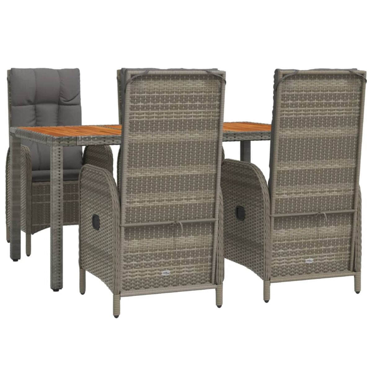 Graues Esszimmer-Set aus Rattan mit Tisch und vier Stühlen. Kissen auf den Stuhlsitzen.