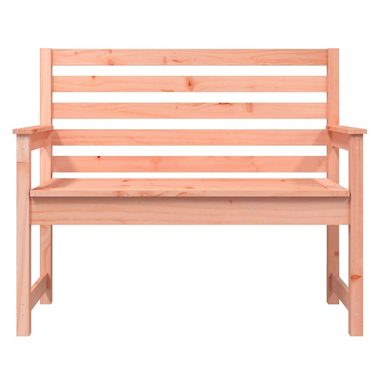 Helle Holzbank mit Rückenlehne und Armlehnen. Horizontale Lamellen auf der Rückseite.