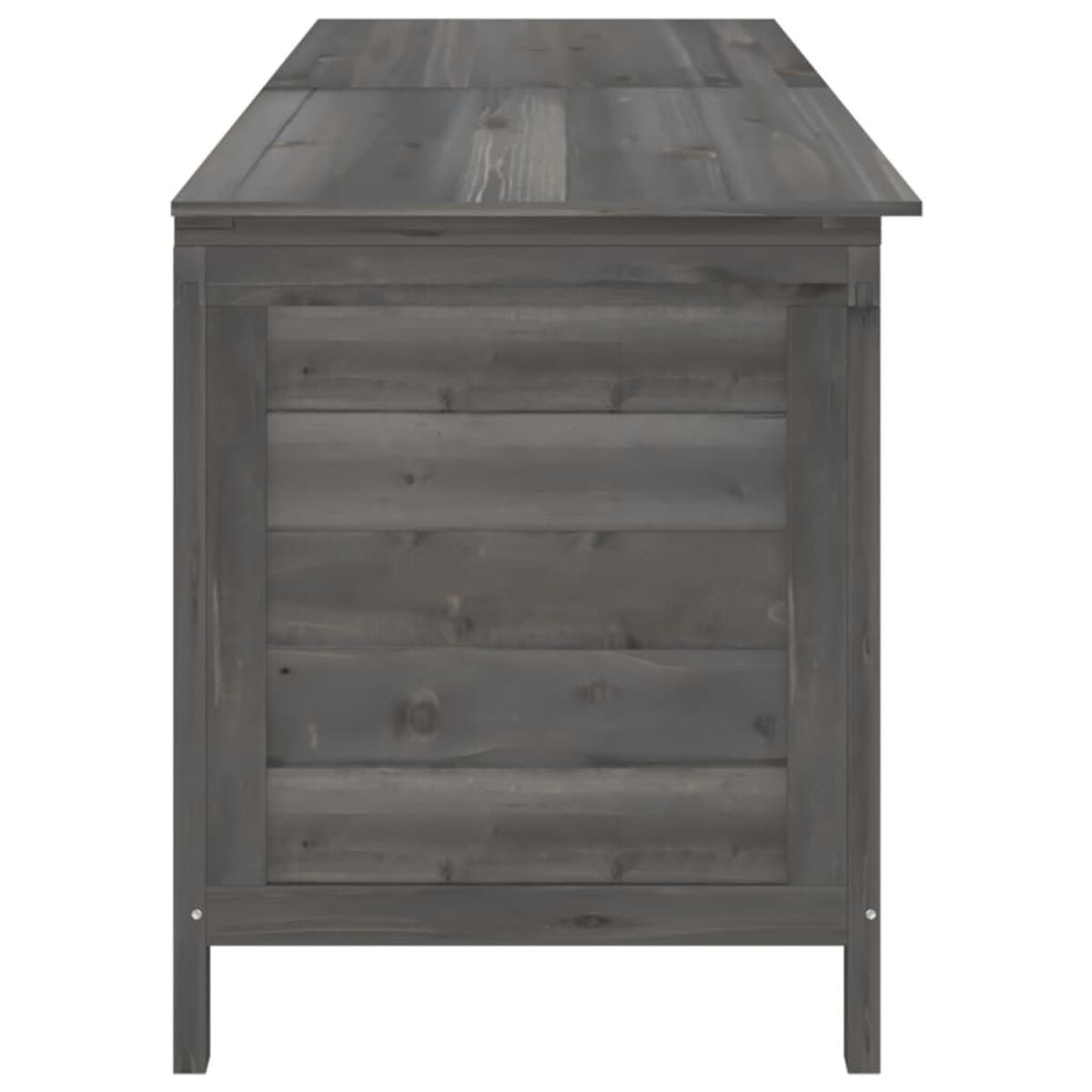 Holzschrank für den Außenbereich mit geschlossener Tür. Graues Holz, weißer Hintergrund.