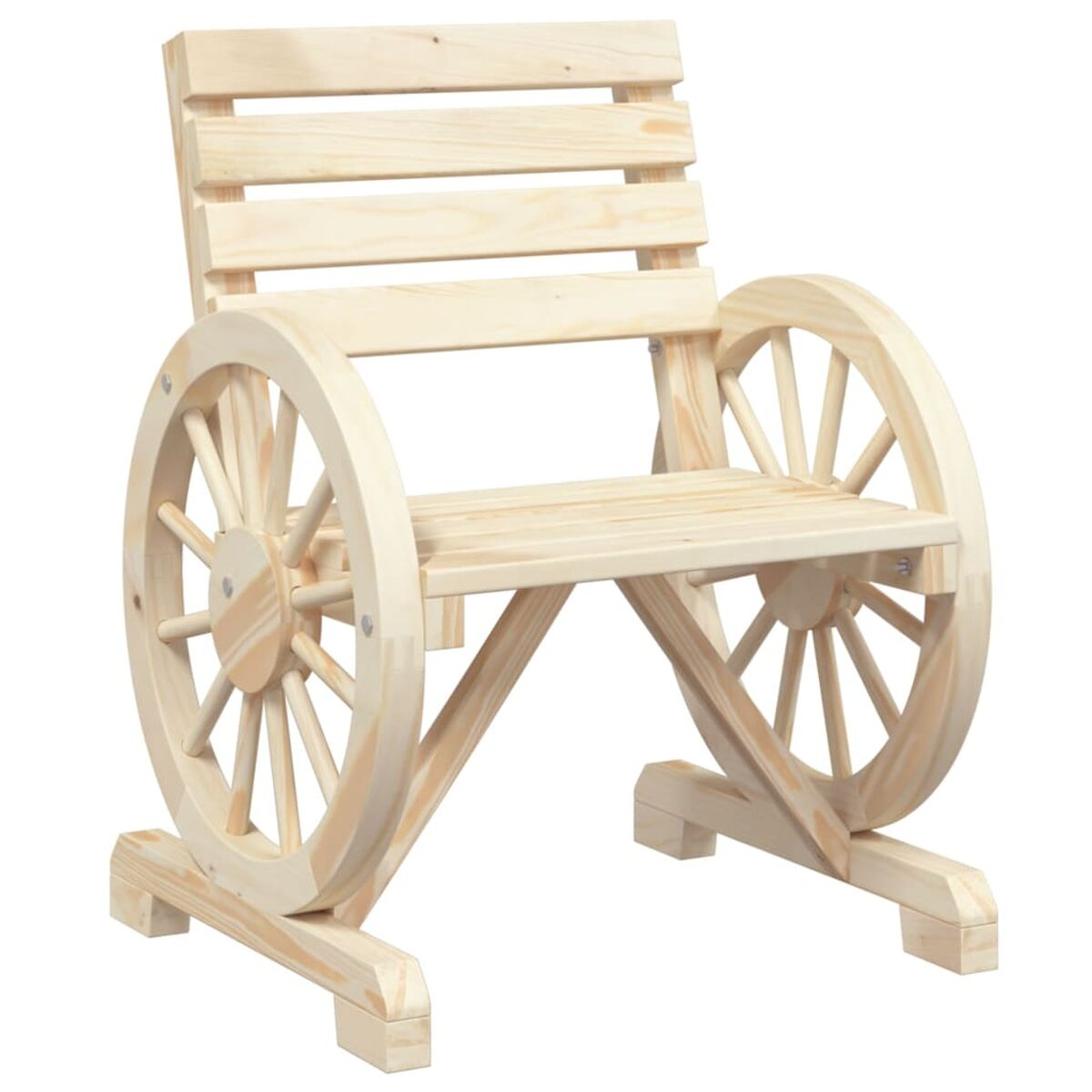 Ein hellbrauner Holzstuhl mit Wagenradseiten. Er hat eine Lattenlehne und einen Sitz, isoliert auf Weiß.